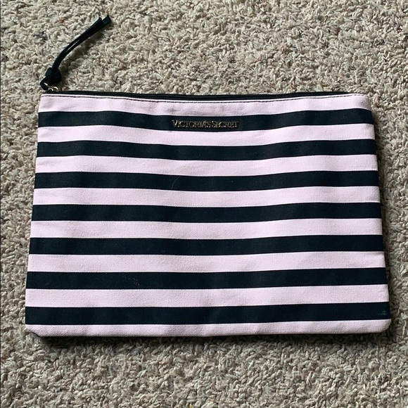 Victoria's Secret Handbags - NEW Victoria’s Secret Bag